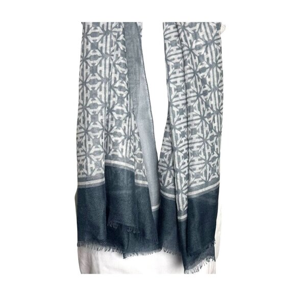 India Hicks Heritage Blue Monogram Scarf Shawl sarong - Picture 4 of 6
